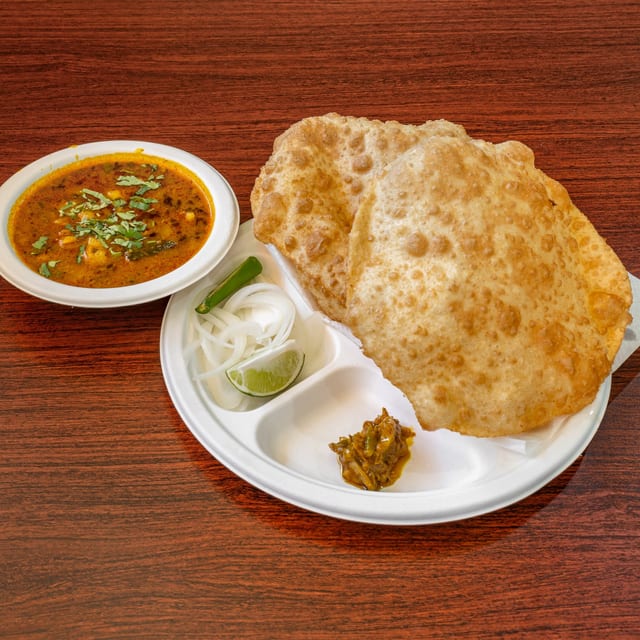 Aloo/Chole Poori (4).