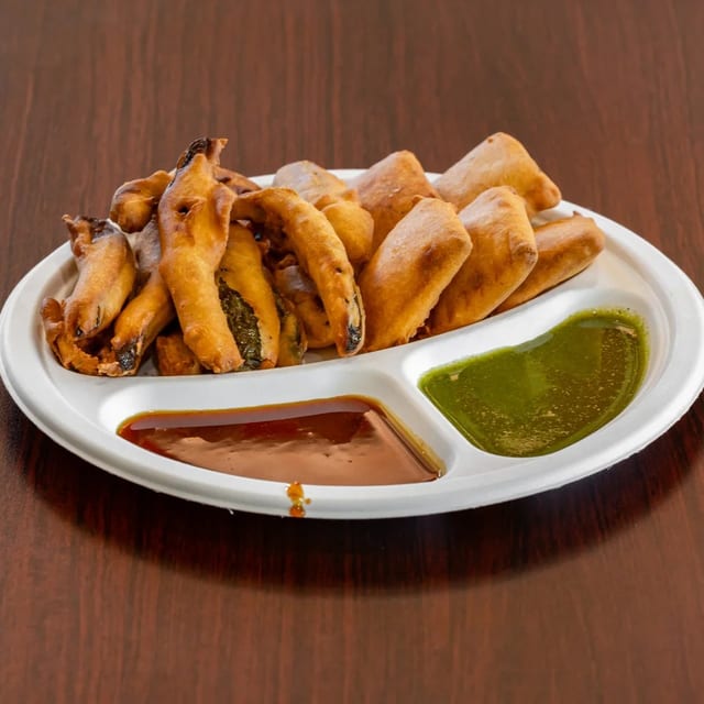 Mix Pakora (Paneer & Chili).